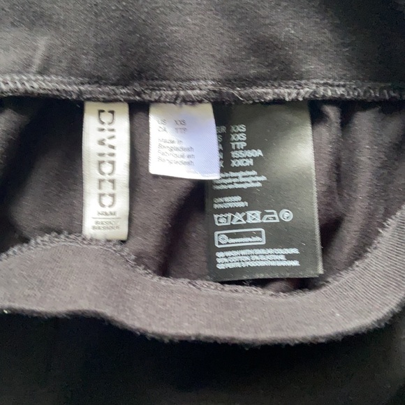 Black Cropped Leggings - Picture 3 of 3